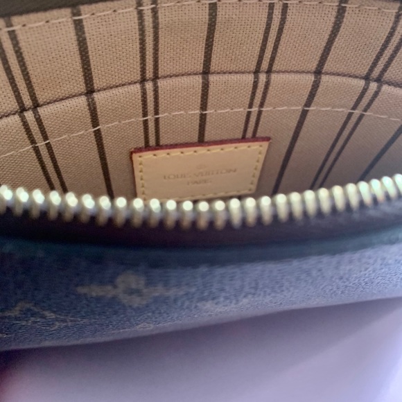 [SOLD] Neverfull GM Pouch - Picture 6 of 8